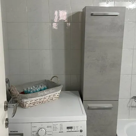 Super Nuova - Private Parking Tesalónica